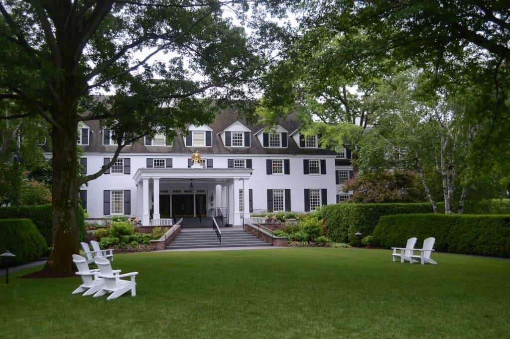 Very large white building with an expansive lawn outside in Woodstock Vermont