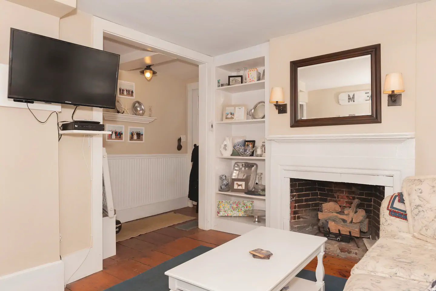 Interior of room with white walls, white coffee table and white fireplace