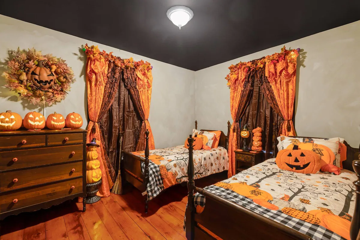 pumpkin themed guest room